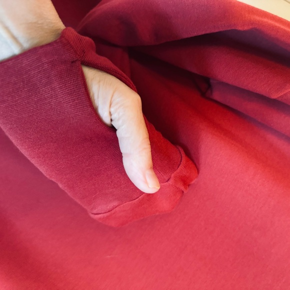 Glyder Yoga Top in Cranberry Red (size M) - Picture 7 of 8